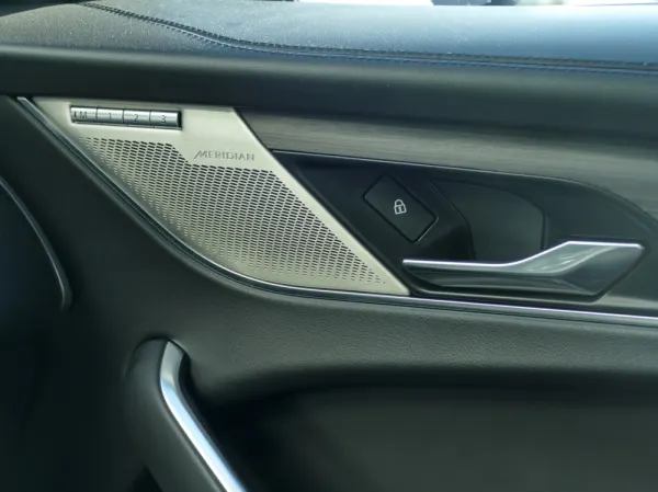 Jaguar F-Pace 2.0 P400e AWD R-Dynamic S 39