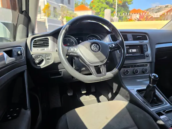 Volkswagen Golf 1.6 TDi Confortline 21