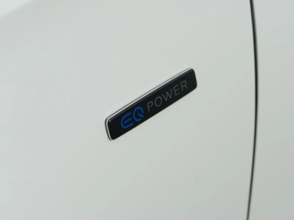 Mercedes-Benz A 250 e AMG Line 12