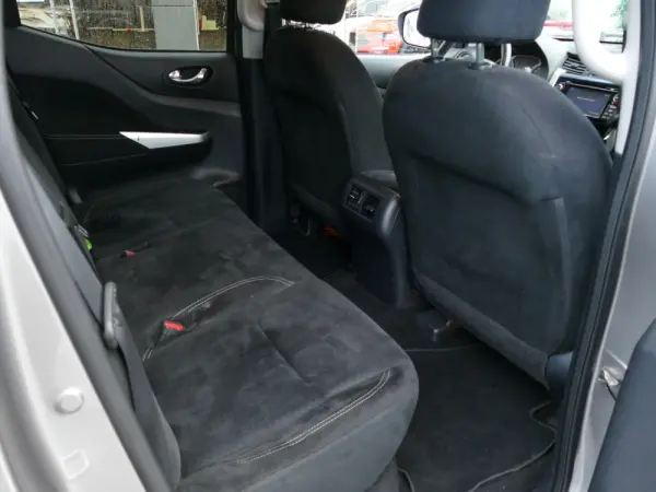 Nissan Navara 2.3 dCi CD 4WD N-Connecta Navi+Barras 30