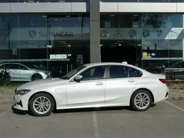 BMW 330 e iPerformance Advantage 39