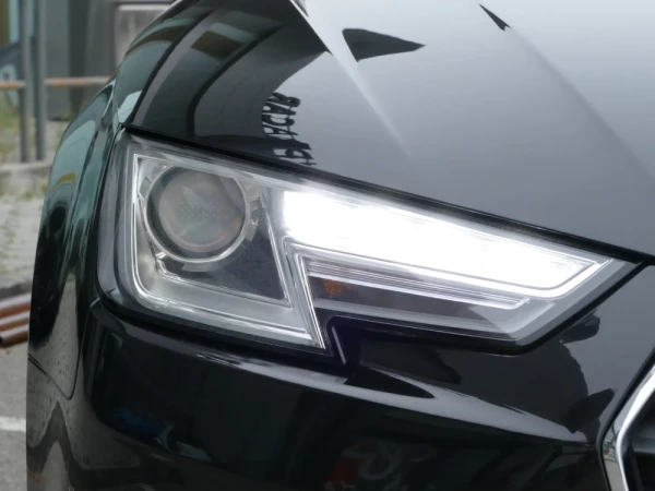 Audi A4 Avant 2.0 TDI Advance 10