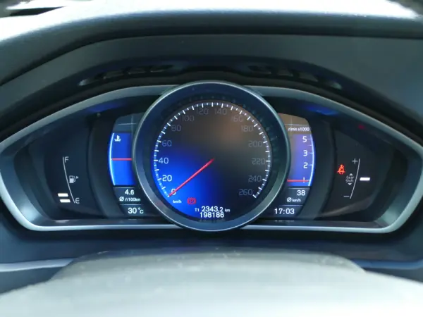 Volvo V40 1.6 D2 R-Design 19