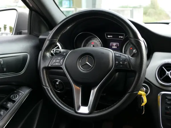 Mercedes-Benz GLA 180 CDi Urban 31