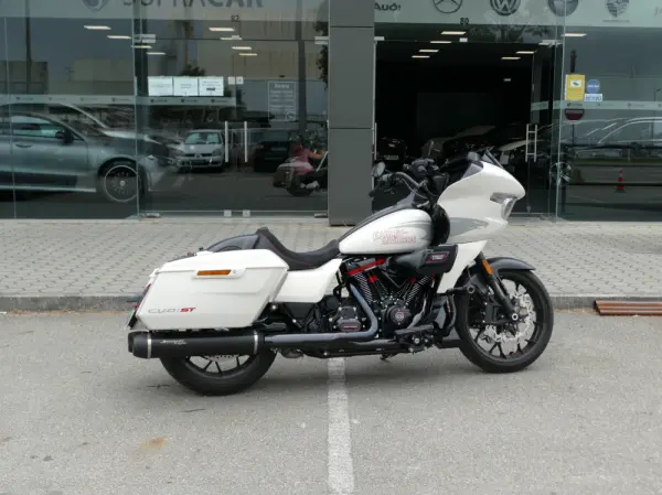 Harley-Davidson FL CVO ROAD GLIDE ST 9