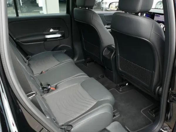 Mercedes-Benz EQB 300 4Matic Progressive 31