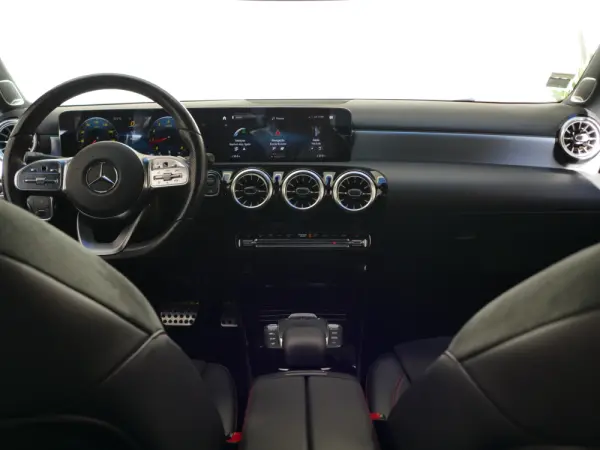 Mercedes-Benz A 200 Limousine AMG Line Aut. 38