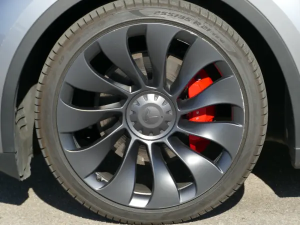 Tesla Model Y Performance Tração Integral 7