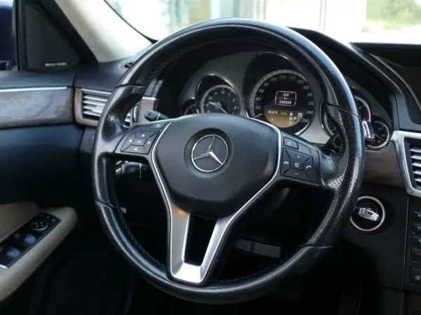 Mercedes-Benz E 220 CDi Avantgarde BE Auto. 40