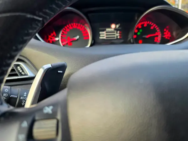 Peugeot 308 1.5 BlueHDi Style EAT8 26