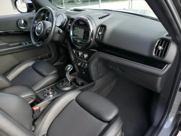 MINI Countryman Cooper SE ALL4 Auto 31