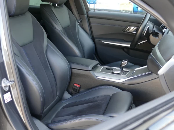 BMW 330 e Touring Pack M Auto 28
