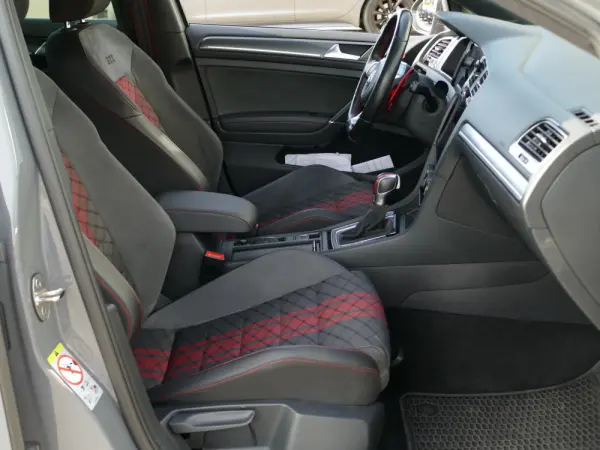 Volkswagen Golf 2.0 TSI GTi TCR DSG 32