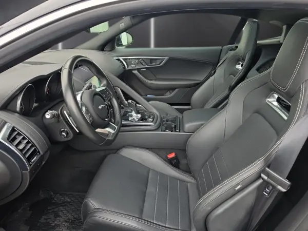 Jaguar F-Type 2.0 i4 R-Dynamic 10