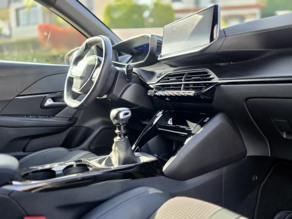 Peugeot 208 1.2 PureTech GT Line 10