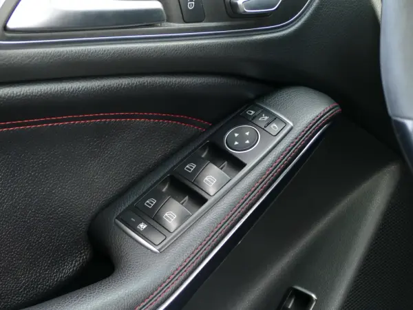 Mercedes-Benz CLA 45 AMG Shooting Brake 4-Matic 41