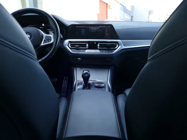 BMW 330 e Touring Pack M Auto 36