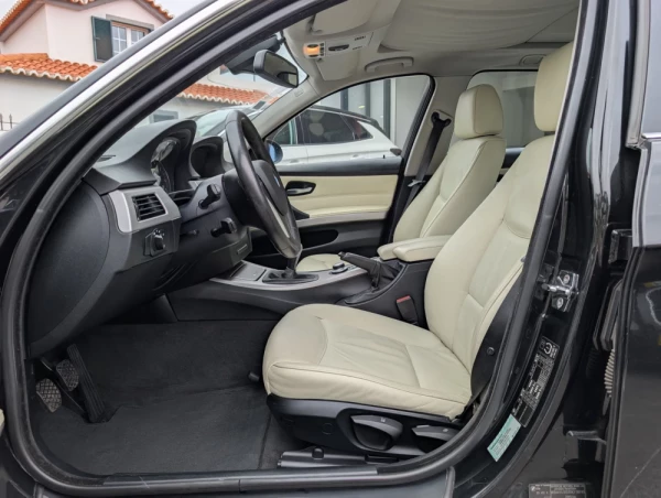 BMW 320 d Touring Exclusive 9