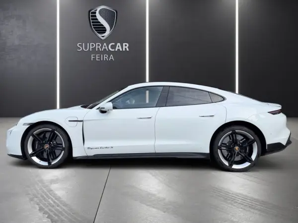 Porsche Taycan Turbo S 6