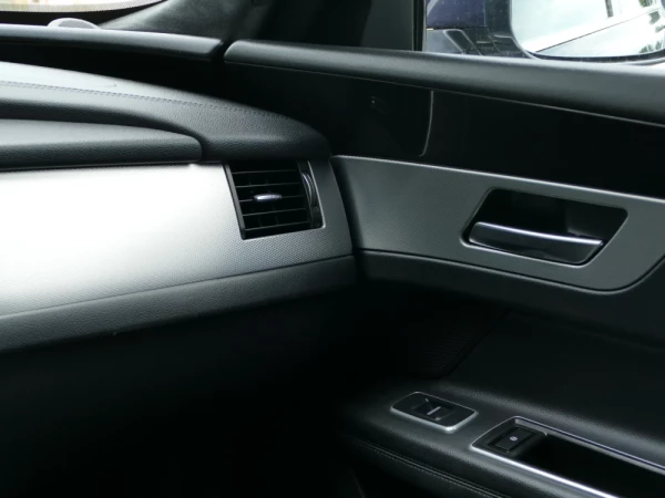 Jaguar XF Sportbrake 2.0 D Prestige Aut. 28