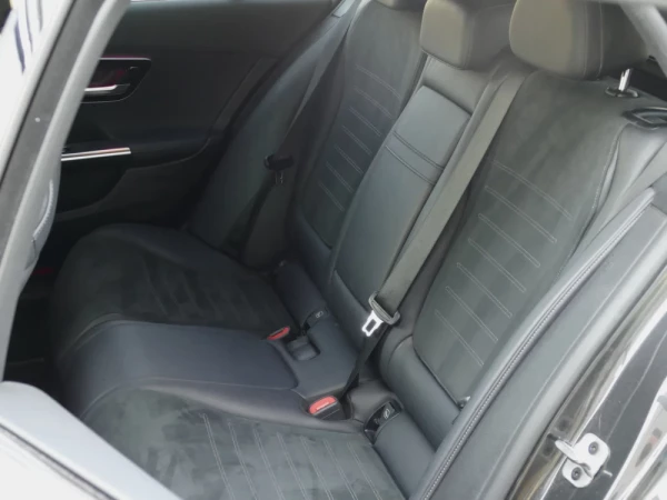 Mercedes-Benz C 300 e AMG Line 32