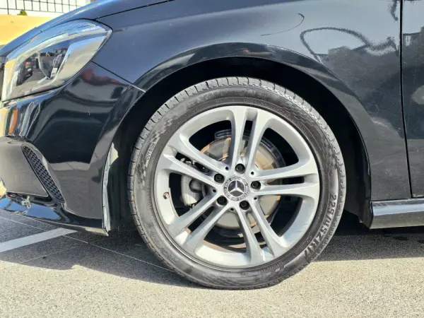 Mercedes-Benz A 180 d Urban 9