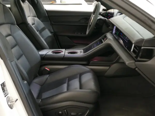 Porsche Taycan Turbo S 31