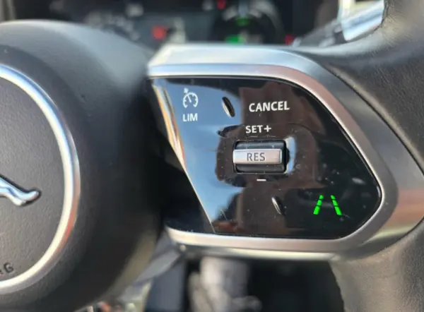 Jaguar I-Pace EV400 R-Dynamic SE AWD 16