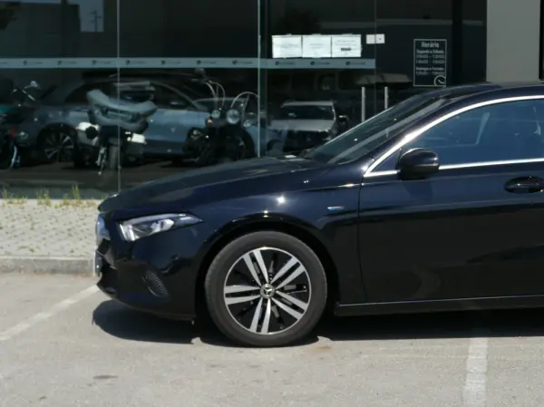 Mercedes-Benz A 250 e Progressive 13