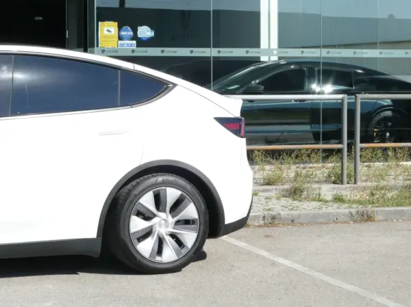 Tesla Model Y Standard 16