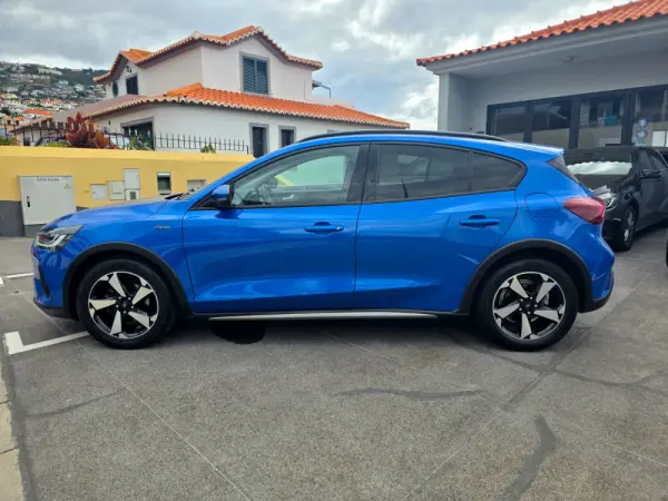 Ford Focus 1.0 EcoBoost MHEV Connected 8