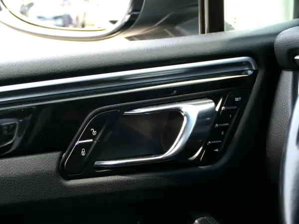 Porsche Macan S 38
