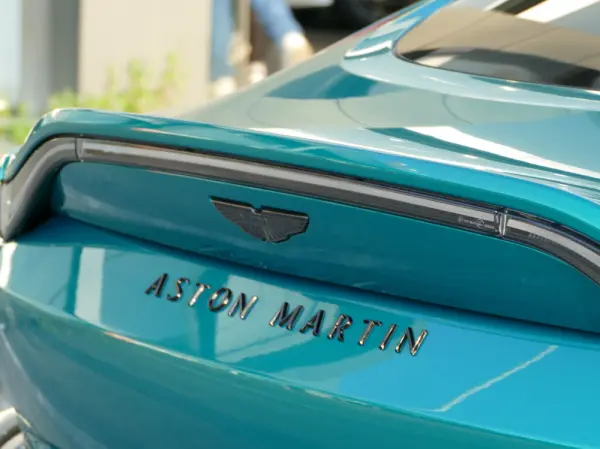 Aston Martin Vantage Coupe V8 18