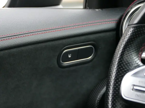 Mercedes-Benz CLA 250 e AMG Line 31