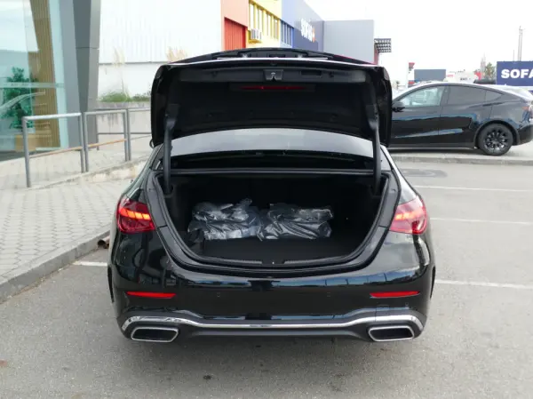 Mercedes-Benz C 300 e AMG Line 13