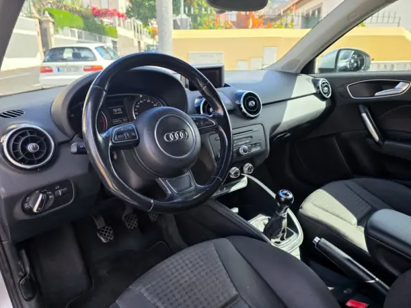 Audi A1 1.6 TDI S-line 21