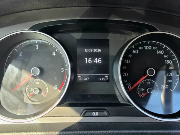 Volkswagen Golf 1.6 TDi Confortline 23
