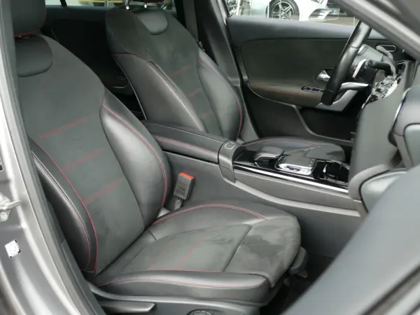 Mercedes-Benz A 180 Limousine d AMG Line Aut. 29