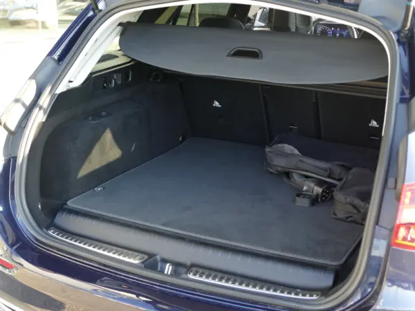 Mercedes-Benz C 300 e Avantgarde 15
