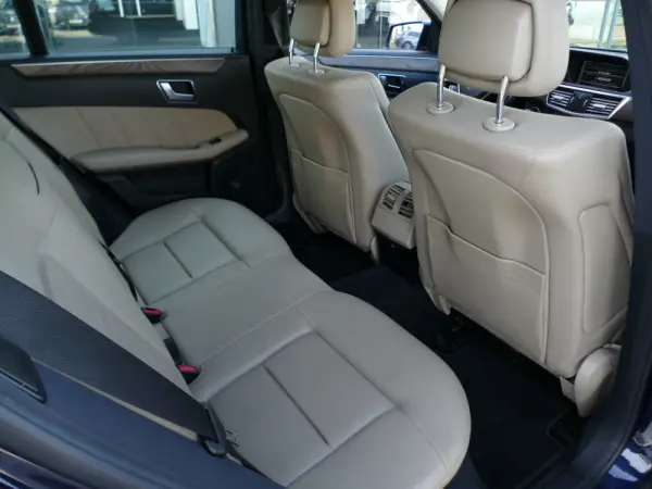 Mercedes-Benz E 220 CDi Avantgarde BE Auto. 33