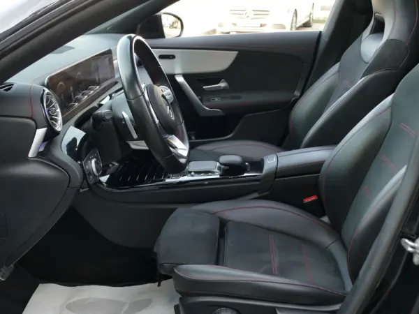 Mercedes-Benz CLA 250 e Shooting Brake AMG Line 32