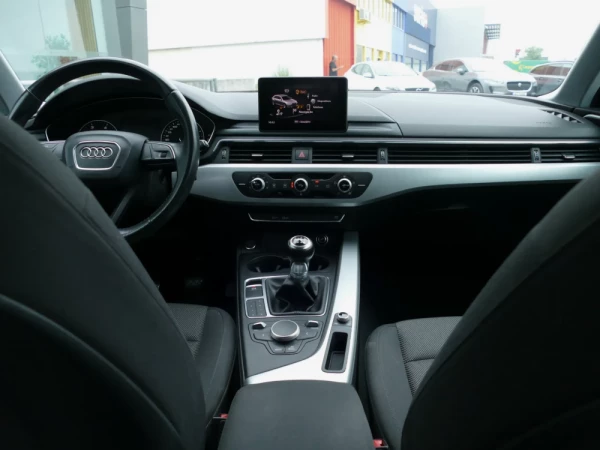 Audi A4 Avant 2.0 TDI Advance 32
