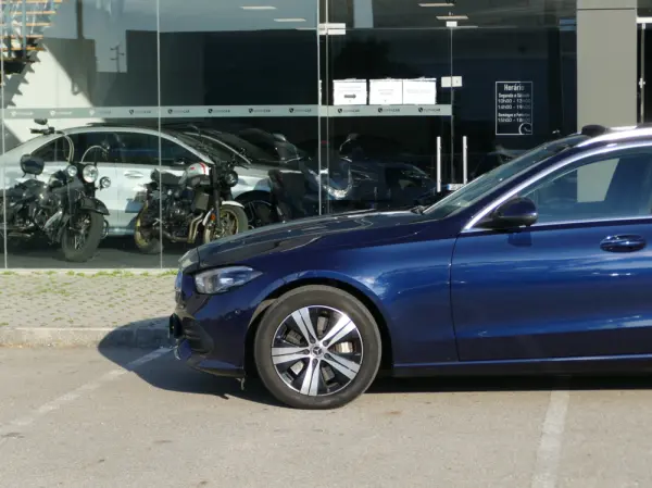 Mercedes-Benz C 300 e Avantgarde 17