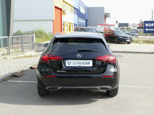 Mercedes-Benz A 250 e Progressive 5