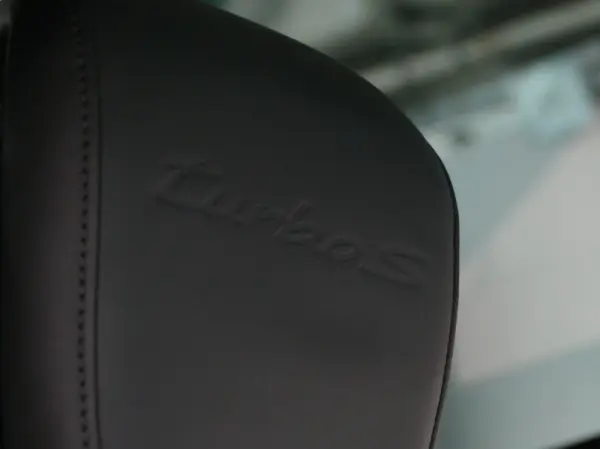 Porsche Taycan Turbo S 32