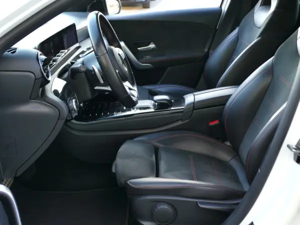 Mercedes-Benz A 180 d AMG Line Aut. 28