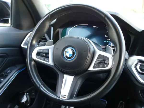 BMW 330 e Pack Desportivo M Auto 35