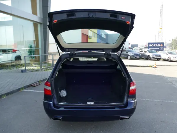 Mercedes-Benz E 220 CDi Avantgarde BE Auto. 15