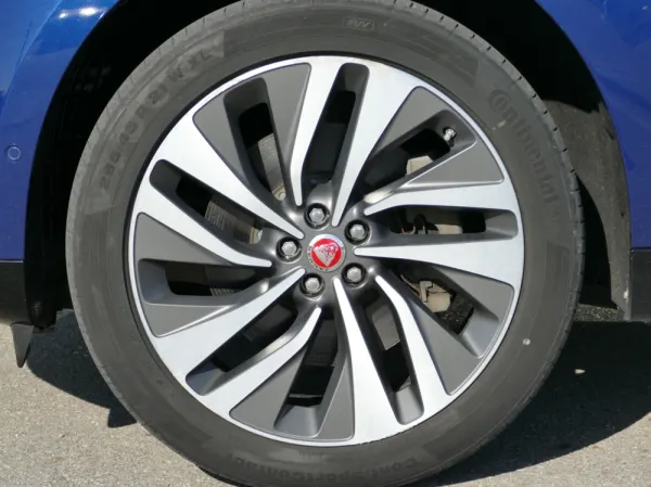 Jaguar F-Pace 2.0 P400e AWD R-Dynamic S 7