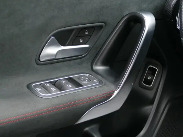 Mercedes-Benz CLA 250 e AMG Line 30